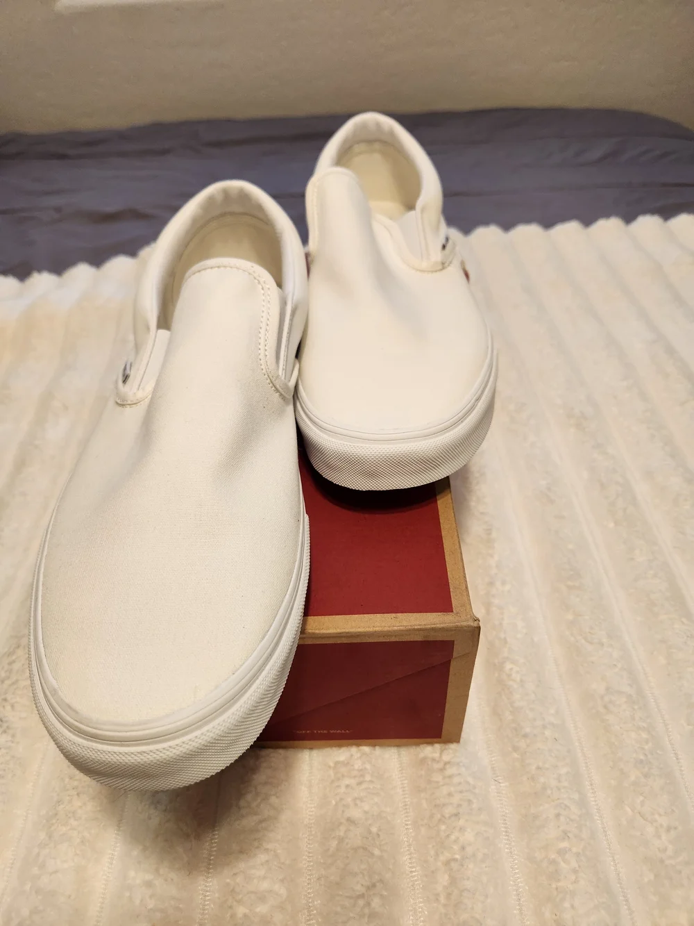 Vans Classic Slip-On Men's Shoes in White